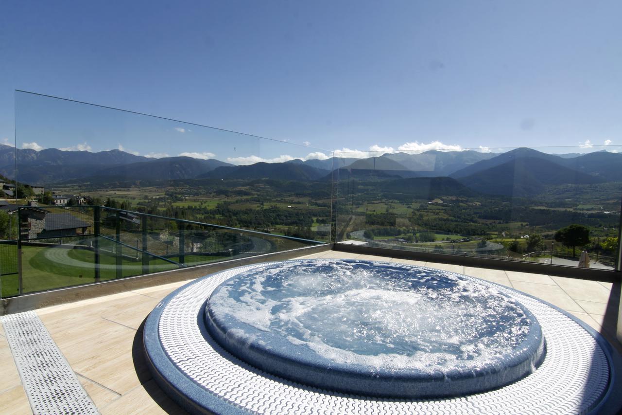 An outdoor jacuzzi of a hotel in the Pyrenees