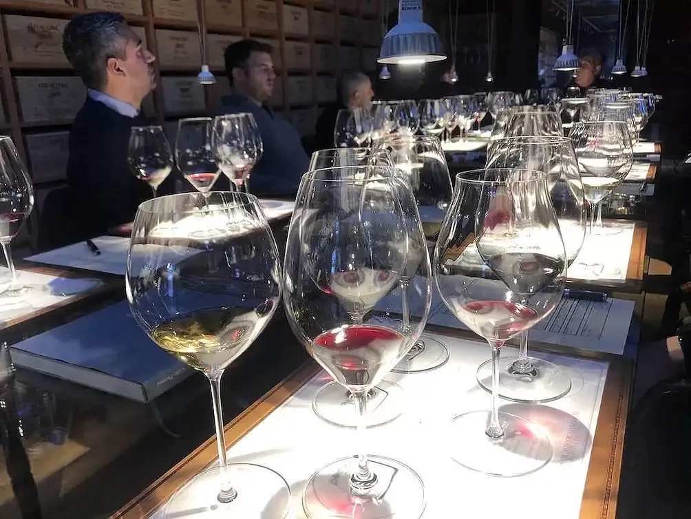 A group winetasting in the Priorat